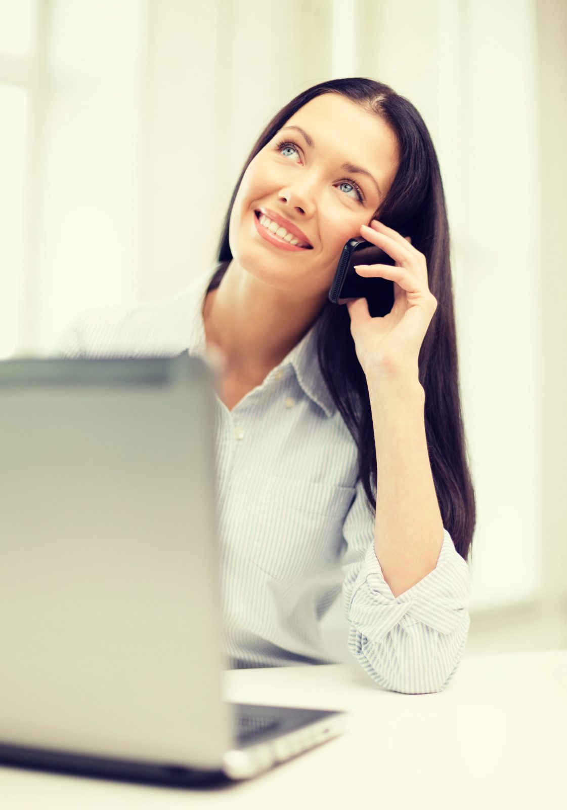 Ali poslovna tajnica počasi izginja iz podjetij